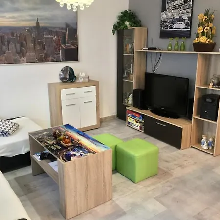 Diamond Apartman アパート